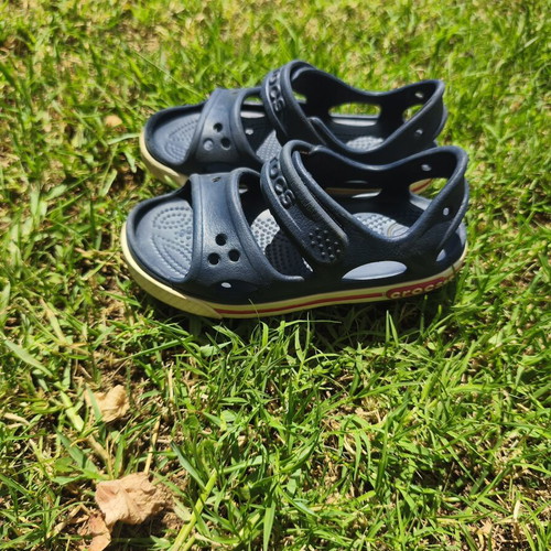 Crocs sandals size 26 like new, blue with scratches, comfortable