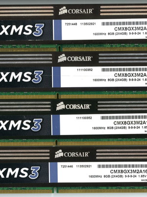 Corsair CMX8GX3M2A1600C9 16 GB memory set of 4 like new