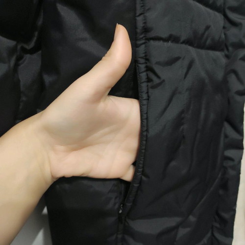 Medium-large jacket with fur collar and zipper pockets