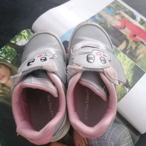 Children's sports shoes used, size 26, with small defect