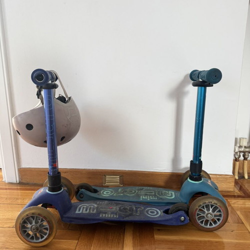 Mini Micro 3in1 Deluxe scooter used with removable seat and adjustable handlebar