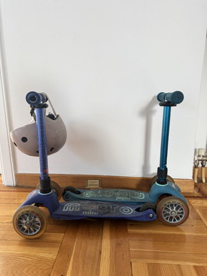 Mini Micro 3in1 Deluxe scooter used with removable seat and adjustable handlebar