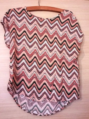 Summer blouse with zig-zag pattern, like new, size M