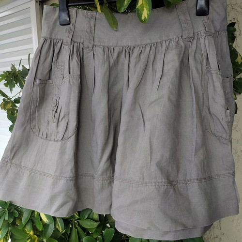 Sisley skirt used, sand color, with pockets and pleats