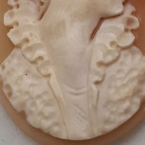 Cameo made in Napoli like new, intricate design 3x4 cm