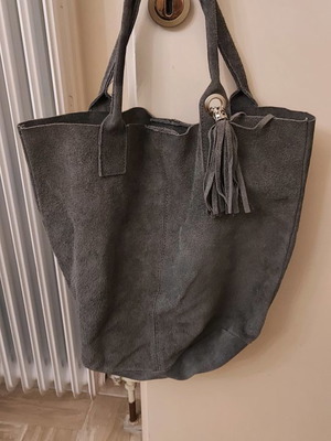 Δερμάτινη γκρι tote bag μεταχειρισμένη, ώμου, με τσαντάκι, 41x35x18 cm