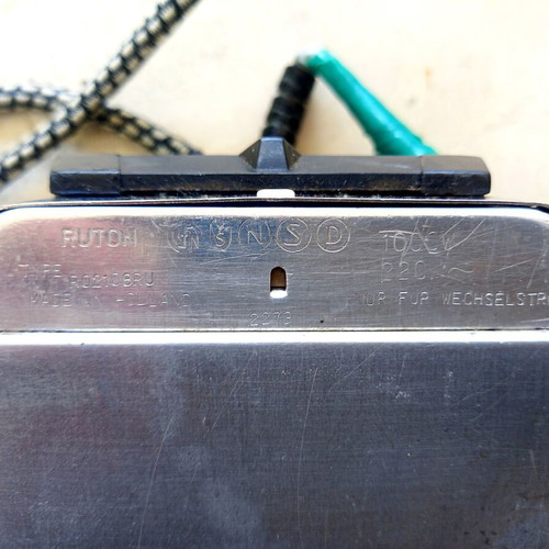 Vintage Ruton iron used, model R02108RU, made in Holland