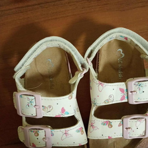 LC Waikiki children's sandals like new, size 25