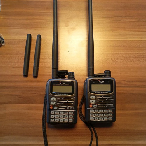 Icom IC-E90 wireless transceivers like new, set of 2 with case