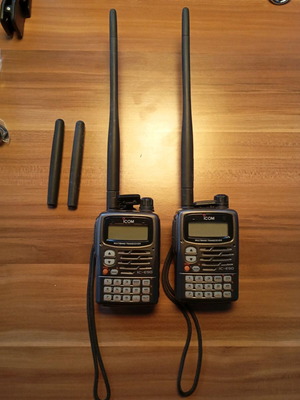 Ασύρματοι πομποδέκτες ICOM IC-E90 σαν καινούργιο, σετ 2 τεμαχίων με βαλιτσάκι