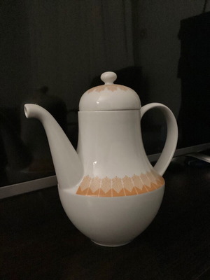 Ionia teapot collectible like new, porcelain 70s