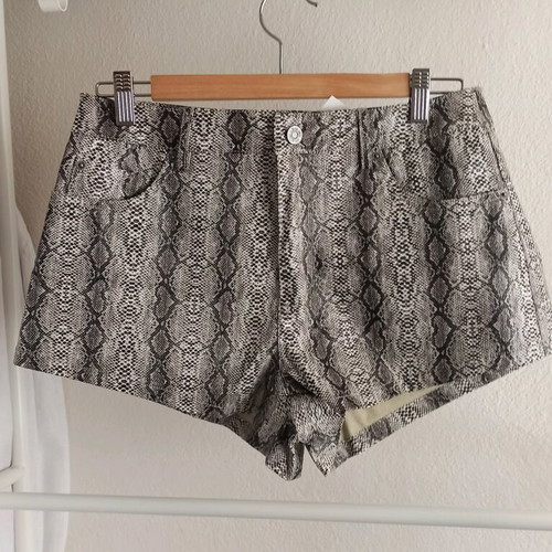 Women's short pants snake print Pimkie new Medium