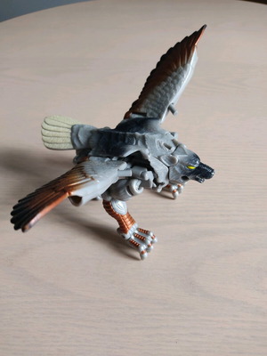 Beast Wars figure used wolf - eagle