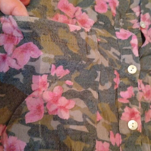 Women's camouflage shirt with pink flowers like new
