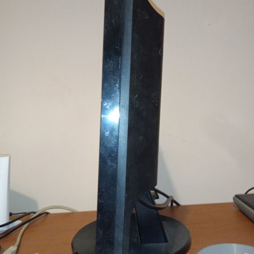 Asus 19" LCD monitor VW193D-B like new with 2 VGA cables