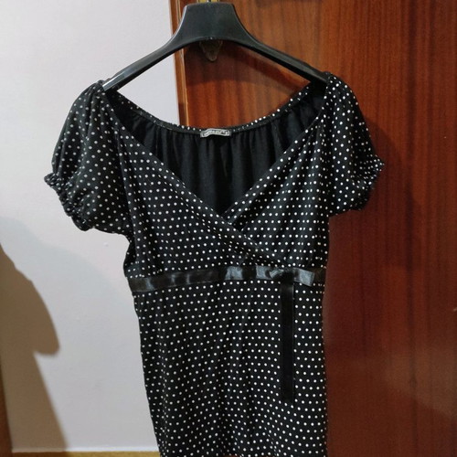 Polka dot short-sleeve blouse used, medium size, black