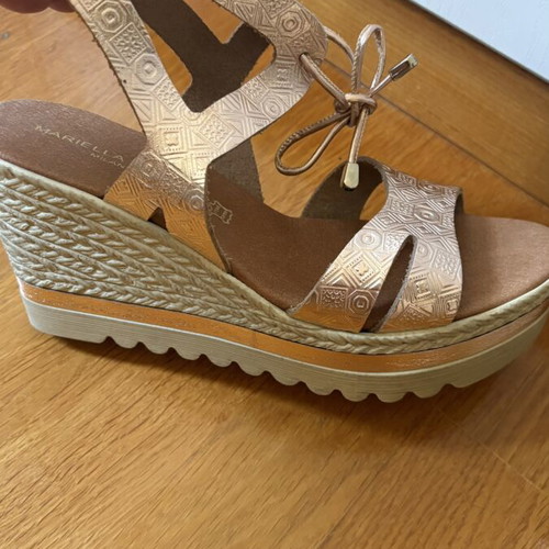 Leather platform sandals size 38 like new, beige and gold