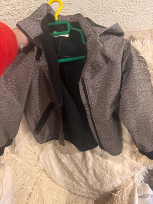 Παιδικό μπουφάν με κουκούλα H&M γκρι σαν καινούργιο, μέγεθος 122 cm