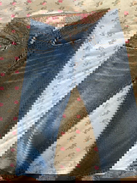 Levi jeans