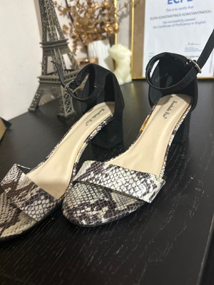 Sandals like new, size 40, white and black