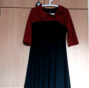 Φόρεμα σε άριστη κατάσταση ωραίο σχέδιο μαύρο με κόκκινο πτι καρώ