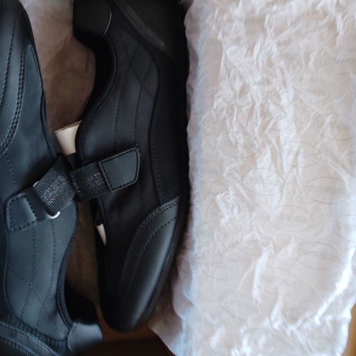 Black sports shoes size 40