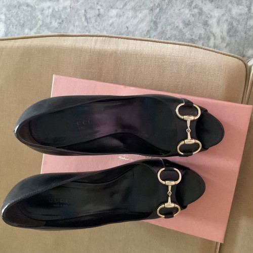 Gucci black pumps size 40