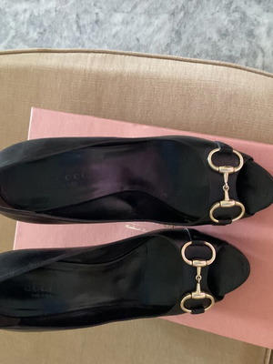 Gucci black pumps size 40
