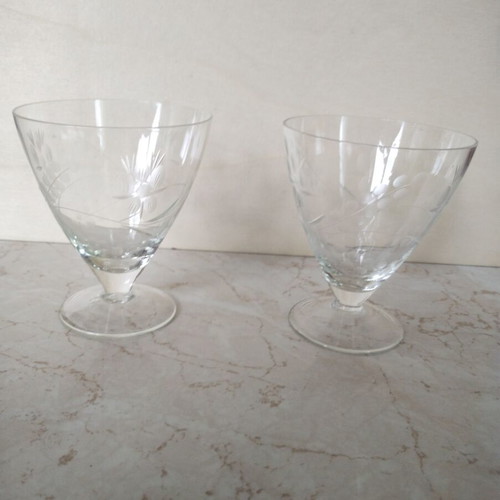 Vintage etched wine glasses set of 2 like new