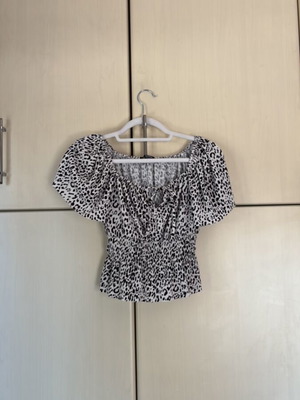 Bershka women's blouse size XS like new, black and white