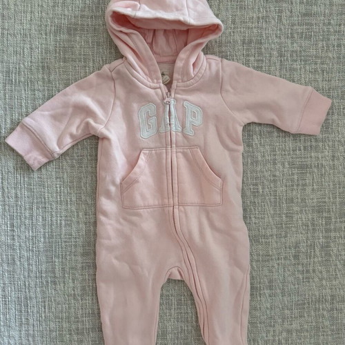 Gap baby jumpsuit 0-3 months like new, pink