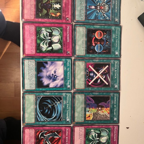 Yo-Gi-Oh cards like new, 29 authentic