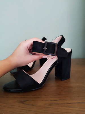 Sandals new, size 39