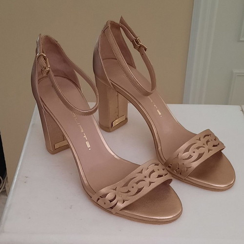 Mourtzi leather bronze sandals size 39 like new
