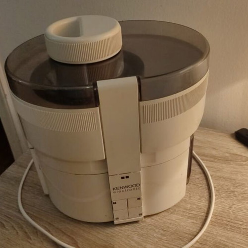 Kenwood Electronic centrifugal juice extractor JE600