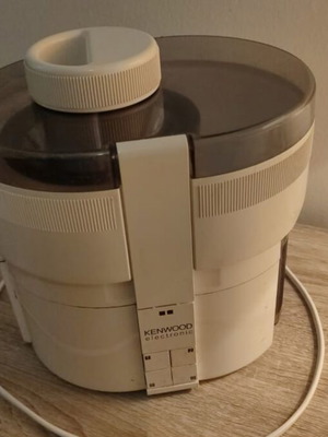 Kenwood Electronic centrifugal juice extractor JE600