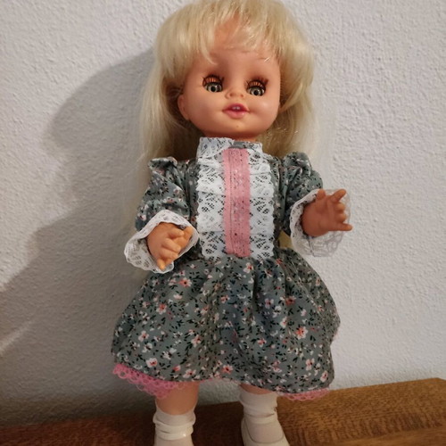El Greco Alison doll used, 43cm, walking, with fluttering eyes