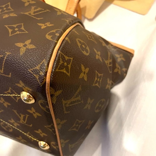 Louis Vuitton Tivoli GM bag like new, large size, adjustable handles