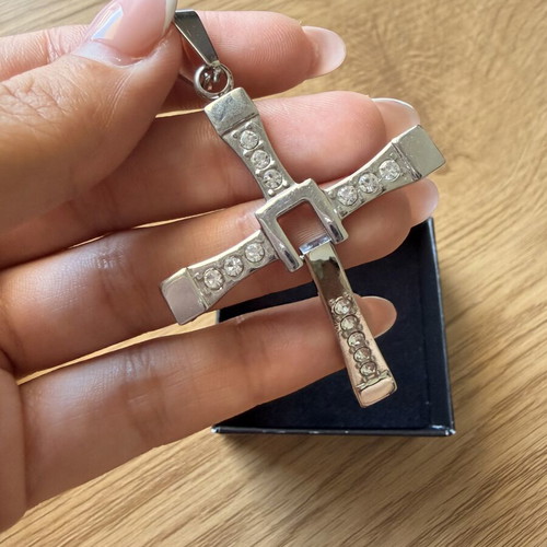 Fast & Furious Dominic Toretto Cross Pendant set used