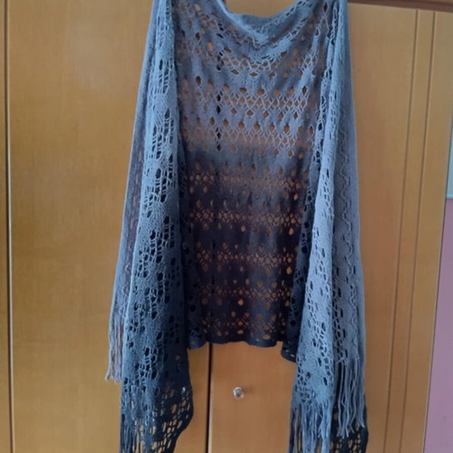 Knitted two-tone scarf like new, wool
