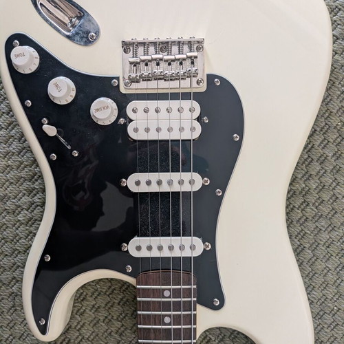 Fender Classic Vibe 70's Electric Guitar ST Style with HSS like new