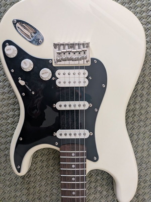 Fender Classic Vibe 70's Electric Guitar ST Style with HSS like new