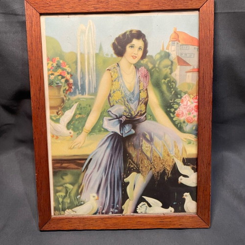 Vintage girl picture frame like new