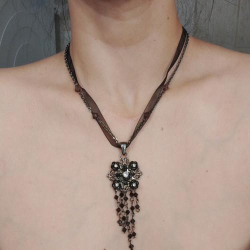 Gothic Victorian pendant necklace with organza ribbon and black stones like new