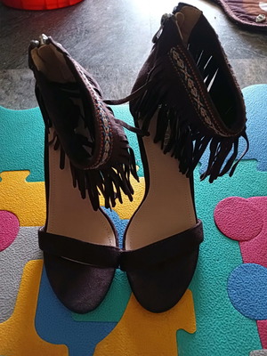 Brown suede sandals new, size 38