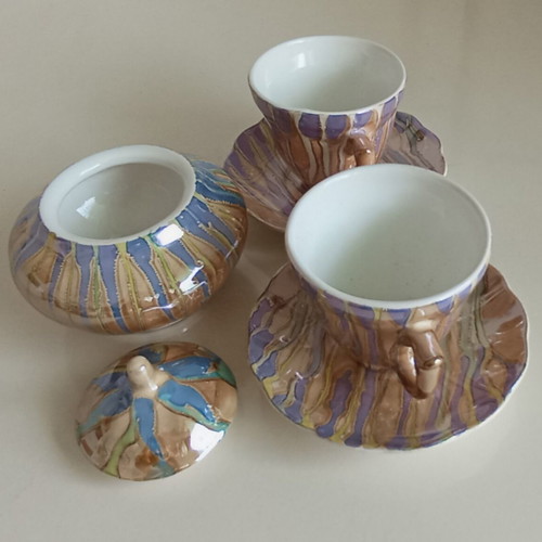 Coffee cup set with saucers and sugar bowl like new