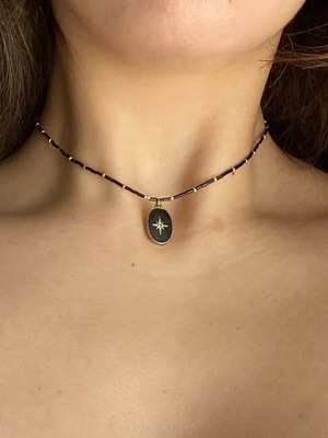 Elastic necklace with beads and star pendant new, black and gold