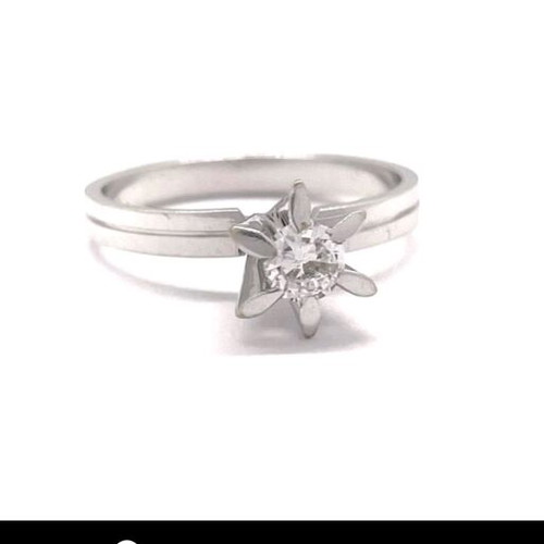 White Gold 18K Ring With 0.25 Carat Diamond Like New