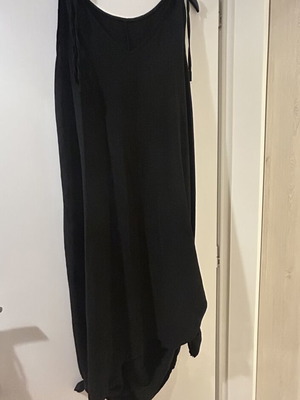 Maxi black dress like new, with pockets, fits up to XL