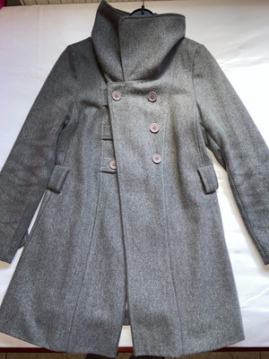 Women's coat like new, size M